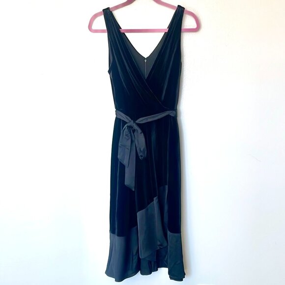 NWOT DKNY Midi Black Sleeveless Faux Wrap V Neckline Velvet Dress Size 4 - Picture 3 of 11